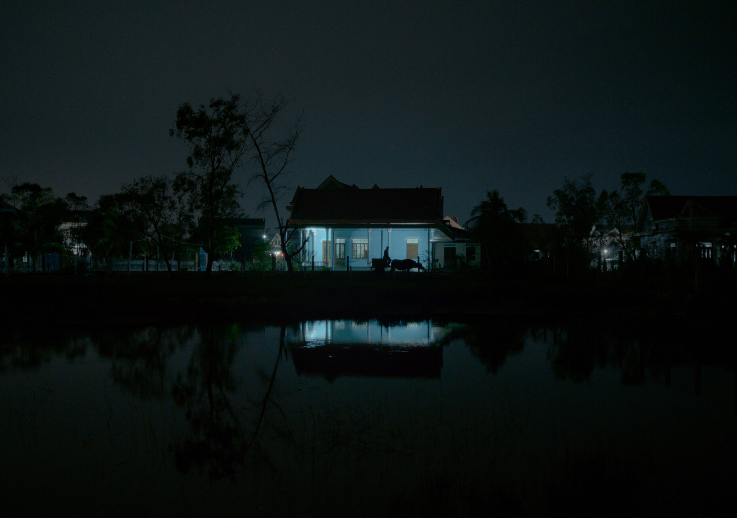 La nuit, le brasier